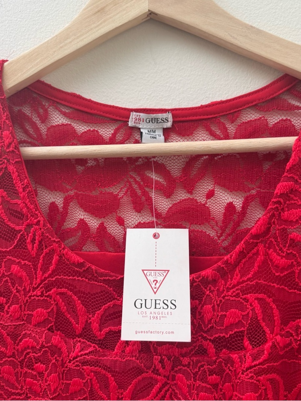 GUESS Red Floral Lace Long Sleeve Sheath Dress - Picture 2 of 9